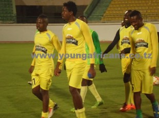 Wachezaji wa Young Africans wakiwa mazoezini leo jioni katika Uwanja wa El Max Alexandria