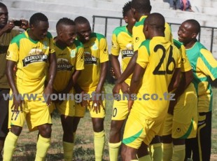 Wachezaji wa Young Africans wakishangilia bao la kwanza lililofungwa na Jerson Tegete